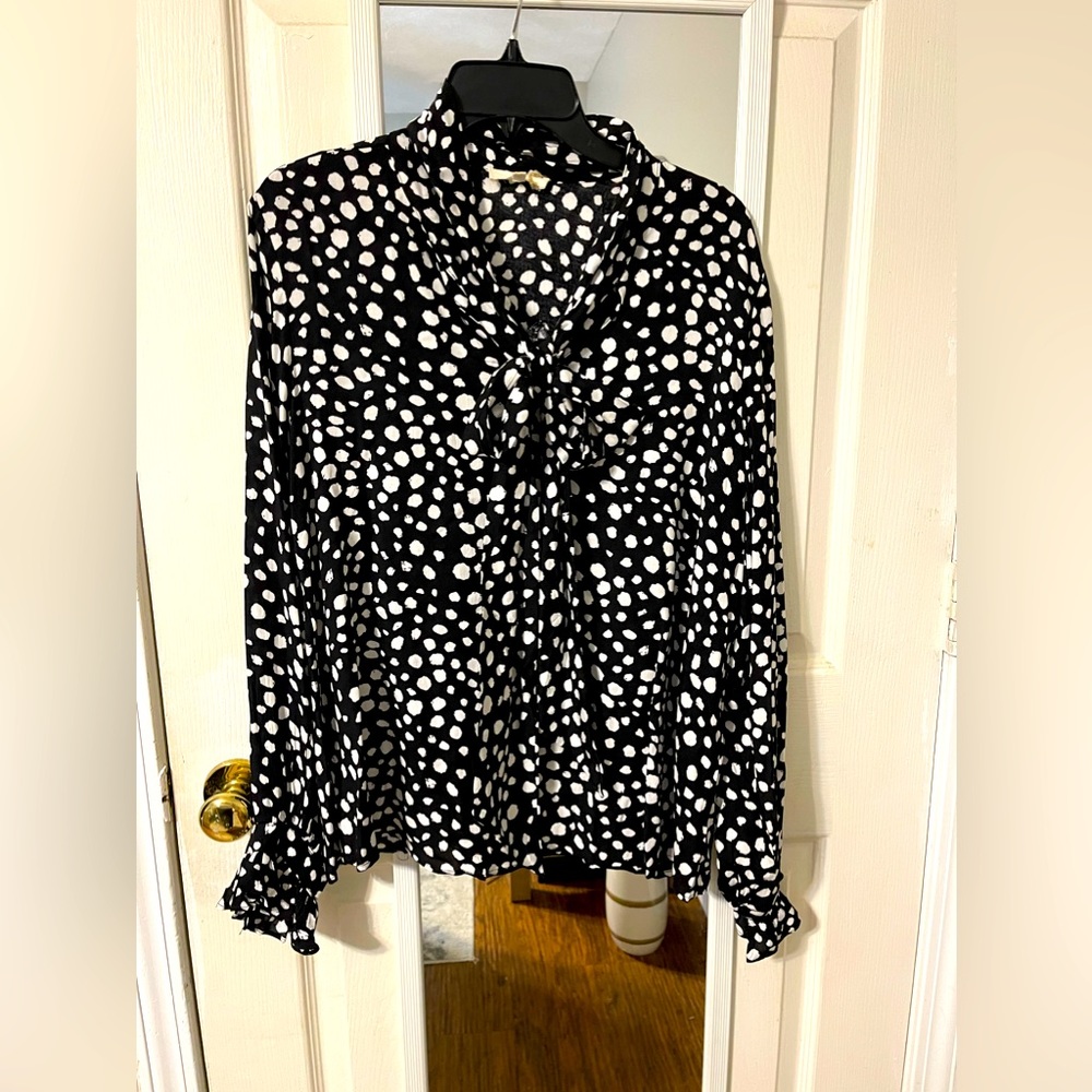 Neck tie top